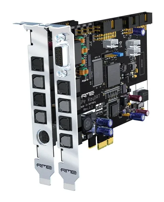 RME HDSPe RayDAT, vue de trois quarts, photo 2