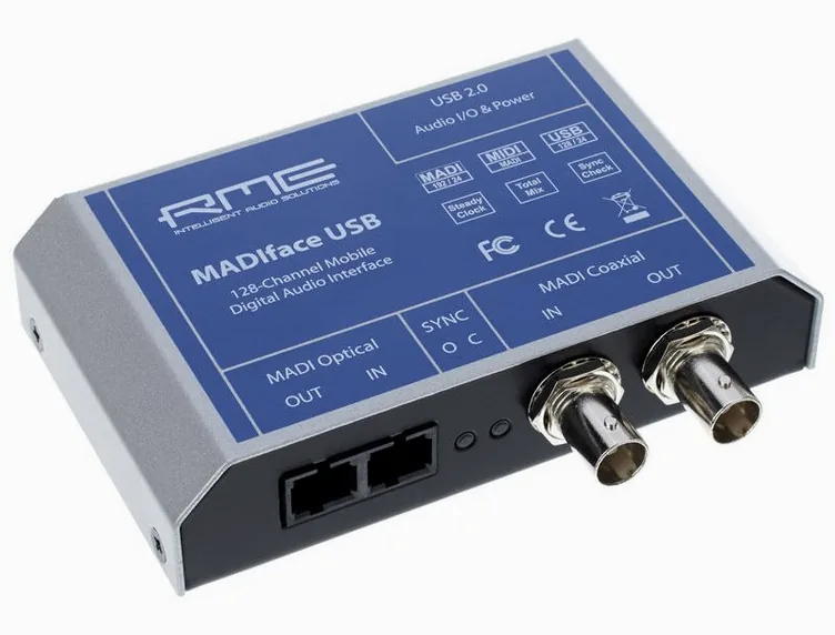 RME Madiface USB, vue de trois quarts, photo 3