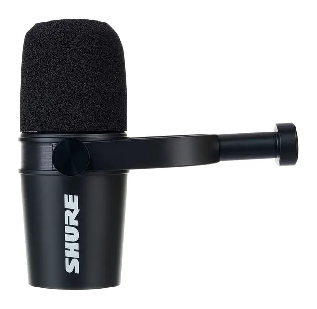 Shure MV7X, vue de trois quarts, photo 2