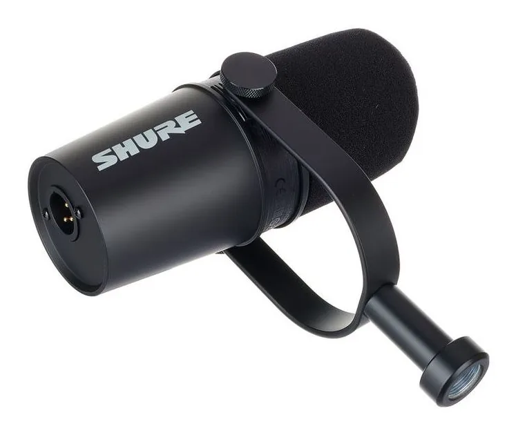 Shure MV7X, vue de trois quarts, photo 4