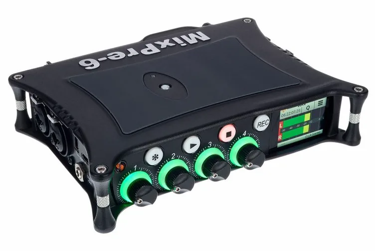 Sound Devices MixPre-6 II, vue de trois quarts, photo 3