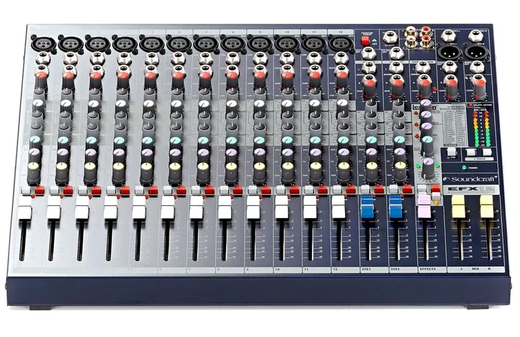 Soundcraft EFX12, face arrière, photo 2