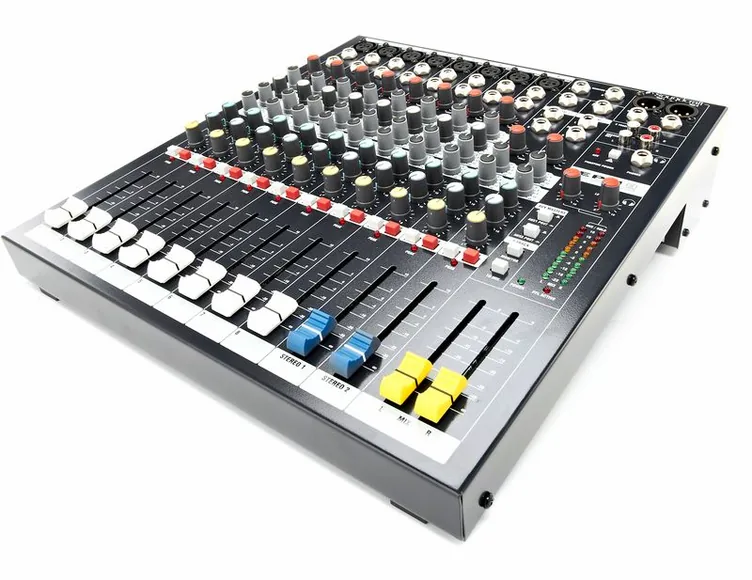 Soundcraft EPM8, face avant et faders, photo 3