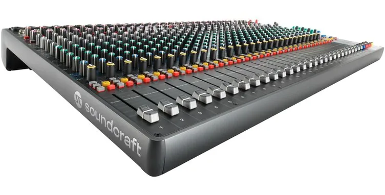 Soundcraft Signature Plus 32, vue de profil, photo 3