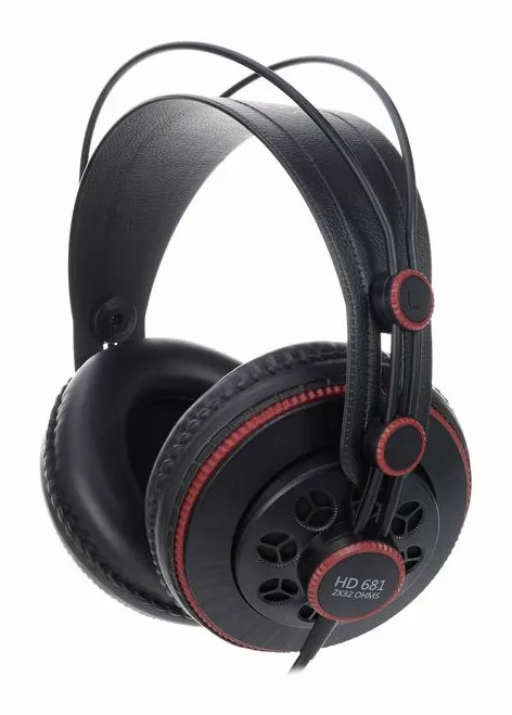 Superlux HD-681, vue de trois quarts, photo 3