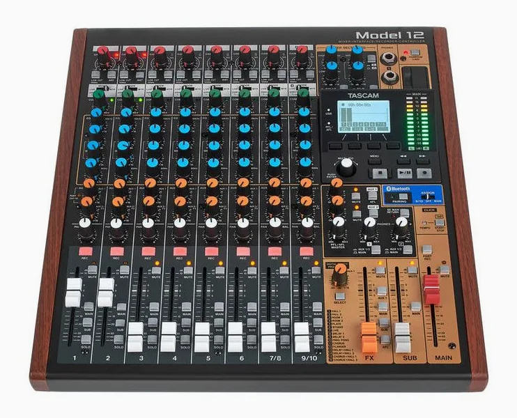 Tascam Model 12, face avant et faders, photo 2