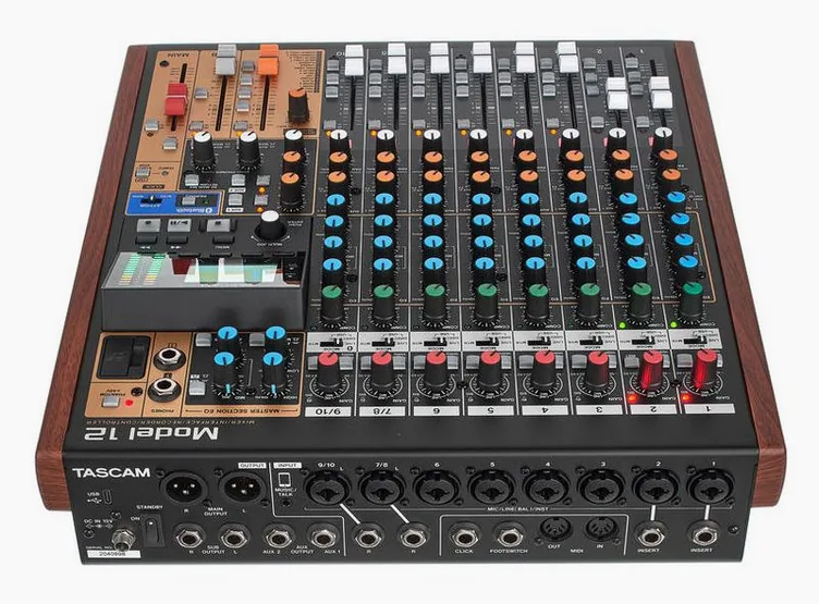 Tascam Model 12, vue de profil, photo 4