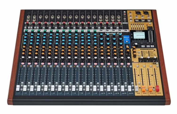 Tascam Model 24, face arrière, photo 2