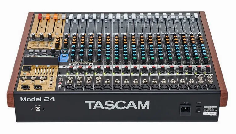 Tascam Model 24, potentiomètres, photo 4