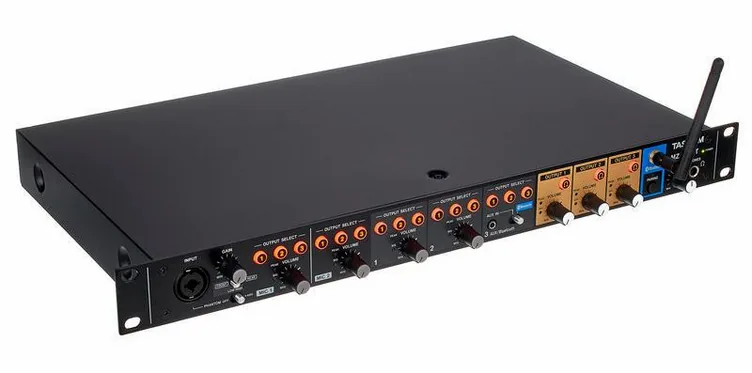 Tascam MZ-123 BT, vue de trois quarts, photo 3