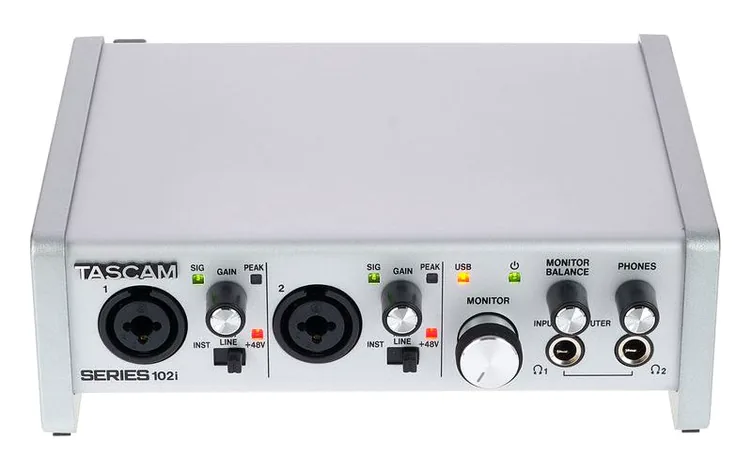 Tascam Series 102i, boutons et voyants, photo 2