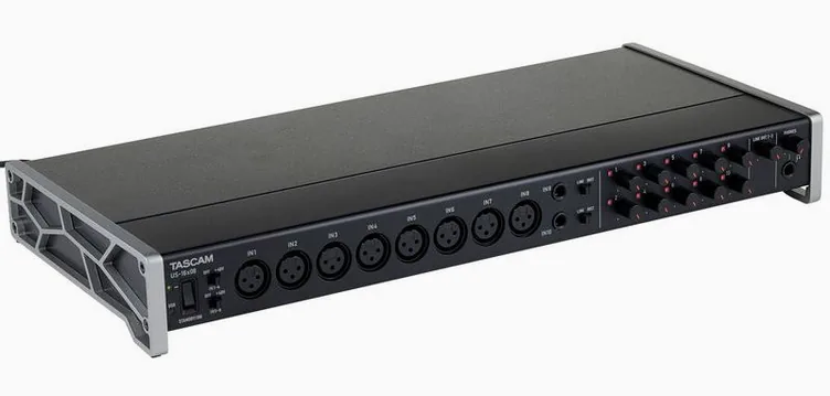 Tascam US-16x08, face arrière et connectique, photo 3