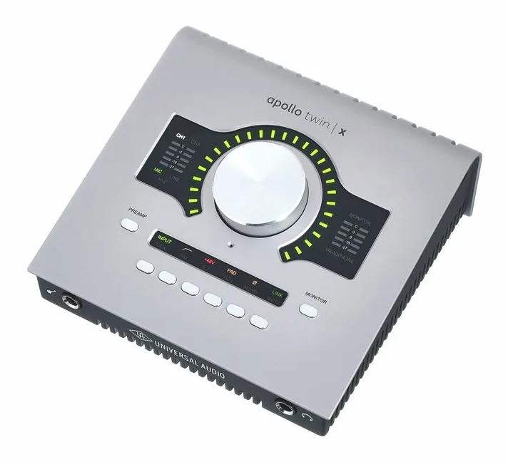 Universal Audio Apollo Twin X Duo Gen2 AC, vue de trois quarts, photo 2