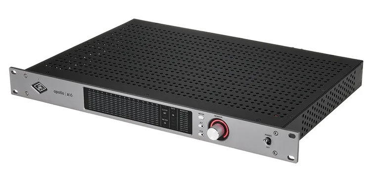 Universal Audio Apollo x16 Gen2 Complete, vue de trois quarts, photo 2