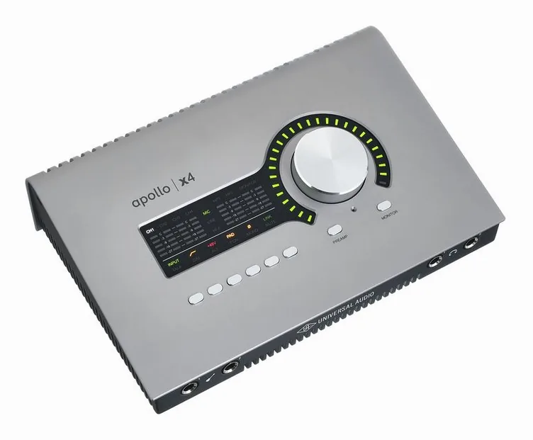Universal Audio Apollo X4 Gen2 AC, face arrière et connectique, photo 4