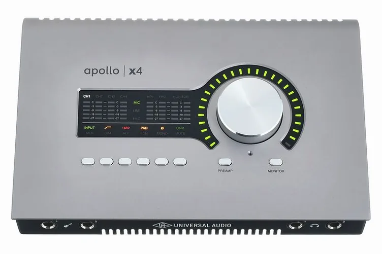 Universal Audio Apollo X4 Gen2 AC Pro, vue de trois quarts, photo 3
