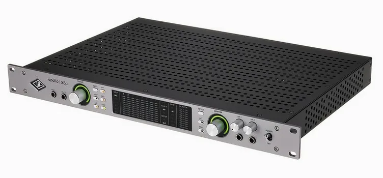 Universal Audio Apollo x8p Gen2 AC Pro, vue de trois quarts, photo 2