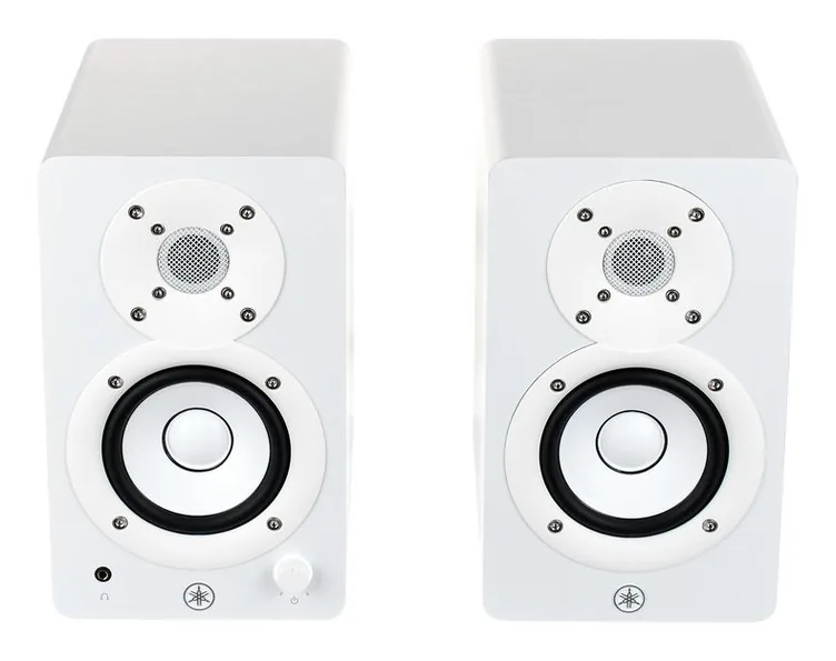 Yamaha HS 3 W, vue de trois quarts, photo 2