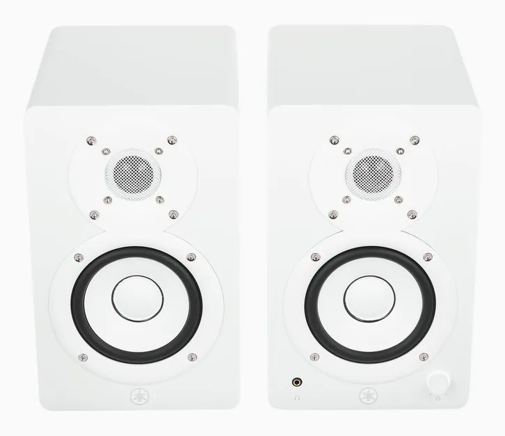 Yamaha HS 4 W, vue de trois quarts, photo 2