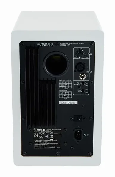 Yamaha HS 7 W, vue de trois quarts, photo 4
