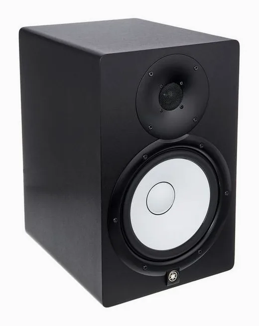 Yamaha HS 8 MP, vue de trois quarts, photo 3