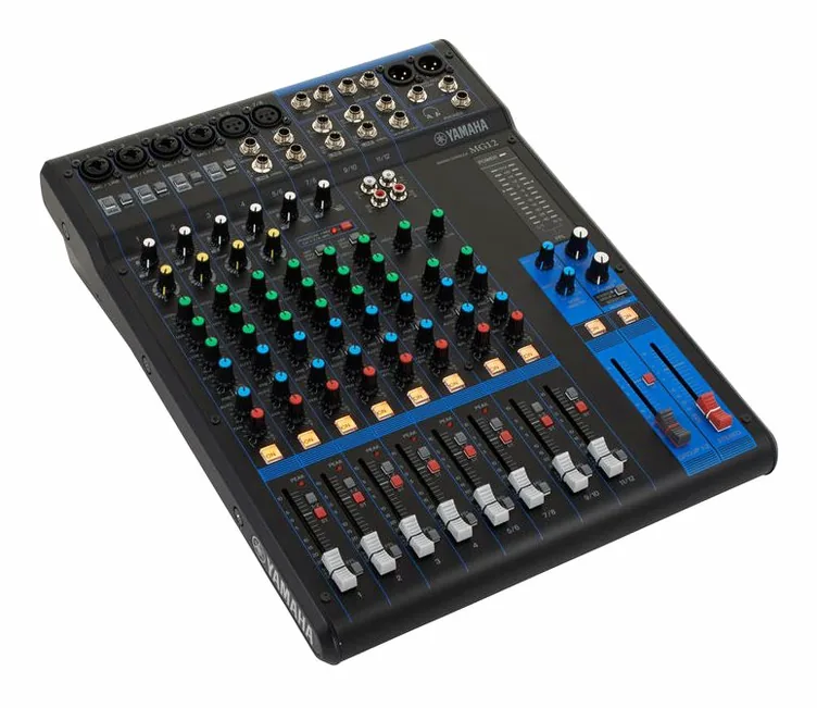 Yamaha MG12, face avant et faders, photo 3
