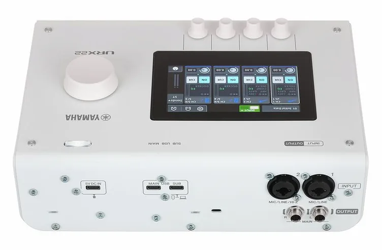 Yamaha URX22 WH, vue de trois quarts, photo 4