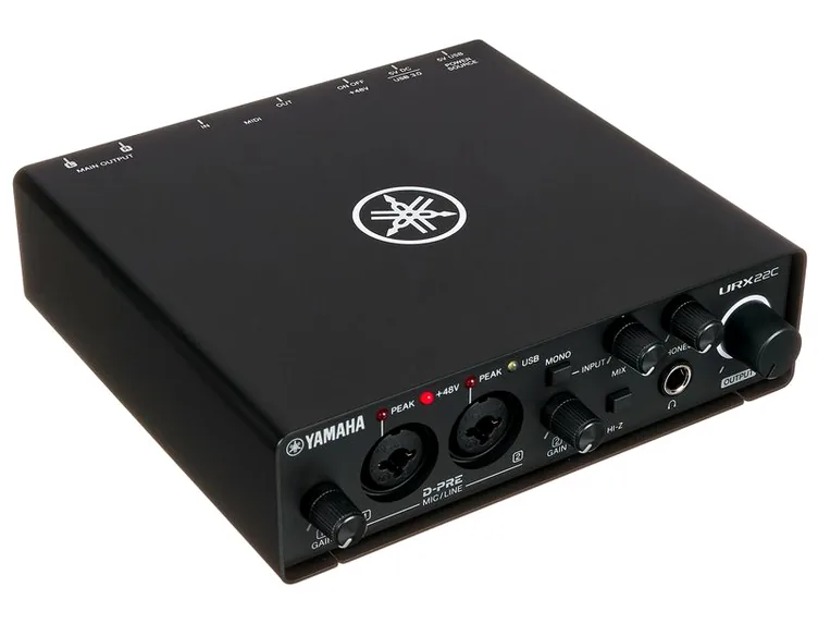 Yamaha URX22C, face arrière et connectique, photo 3