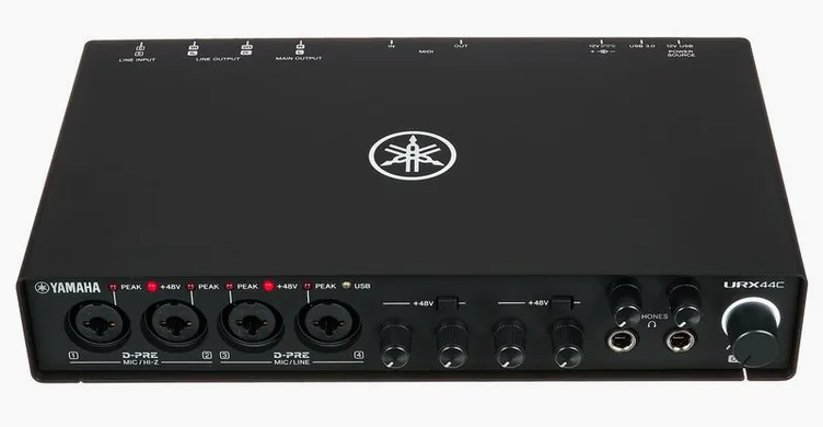 Yamaha URX44C, face arrière et connectique, photo 2